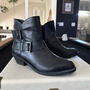 Women’s Reba black booties. Size 7.5